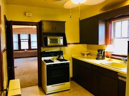 7667 Forest Preserve Ave, Chicago, IL 60634-3104