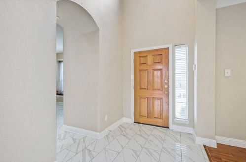 454 Southridge Way, Irving TX  75063-4299 exterior