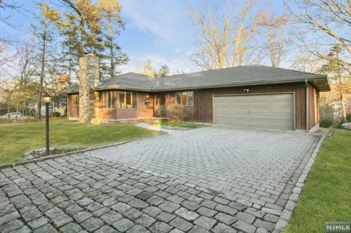 45 Millpond Rd, Closter, NJ 07624-1513