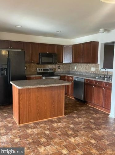 9 Witherspoon Ct, Falling Waters WV  25419-4697 exterior