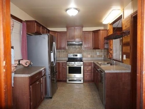 2 Magnolia Dr, Newnan, GA 30263-3116