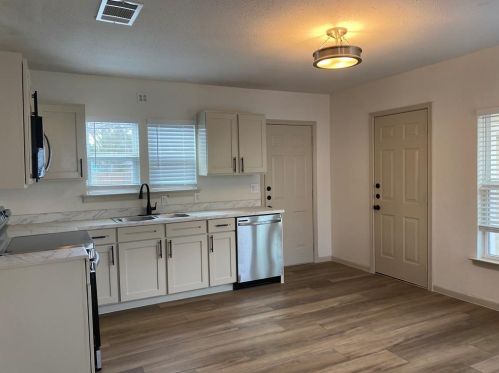 829 Springbrook Dr, Fort Worth TX  76107-1069 exterior