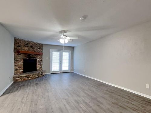 223 Crest Hill Dr, Conroe TX  77301-4051 exterior
