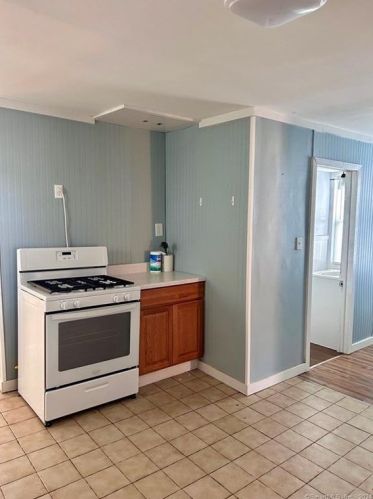 73 4th St, Derby CT  06418-1908 exterior