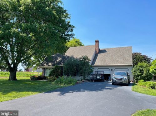 737 Village Rd, Lancaster PA  17602-1624 exterior