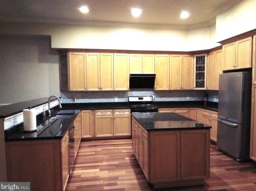 6403 Velliety Ln, Springfield VA  22152-2245 exterior