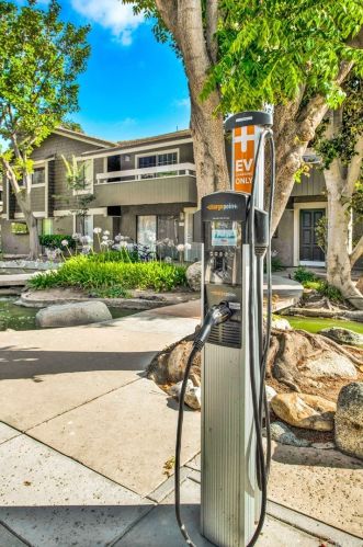 279 Streamwood, Irvine CA  92620-1944 exterior