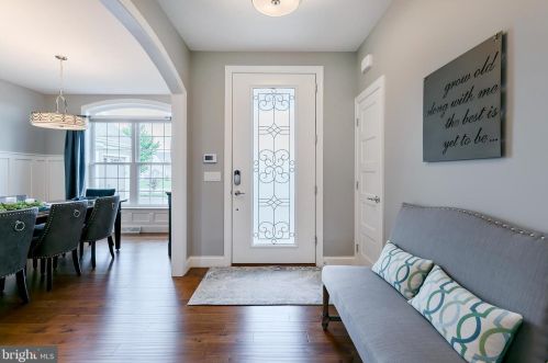 212 Shade Tree Dr, Lancaster PA  17603-5074 exterior