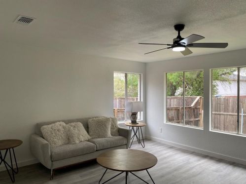 6501 Bramber Ln, Austin TX  78754-5714 exterior