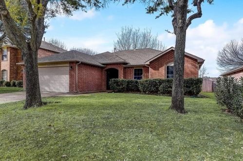 904 Silver Streak Dr, Fort Worth, TX 76131-4835