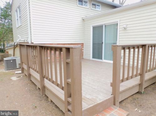 9095 Andromeda Dr, Springfield VA  22015-3509 exterior