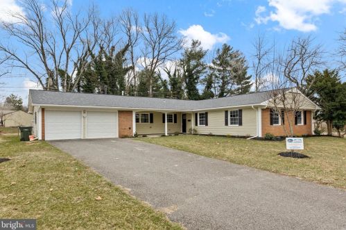 16 Creekview Rd, Willingboro, NJ 08046-3527