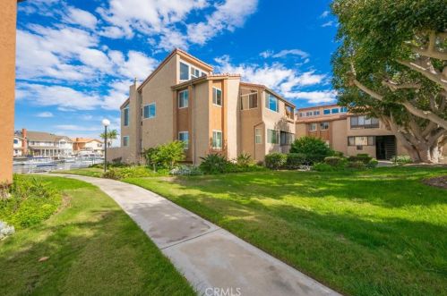 17094 Bluewater Ln, Huntington Beach, CA 92649-2904