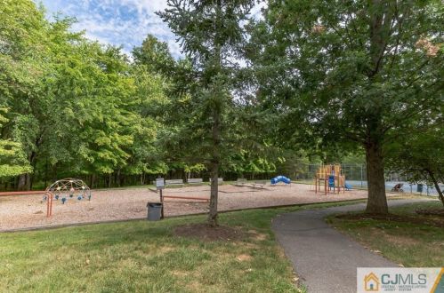 5 Garfield Way, Princeton NJ  08540-1669 exterior