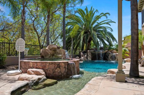 905 Aspen Gln Rd, Chula Vista CA  91914-2521 exterior