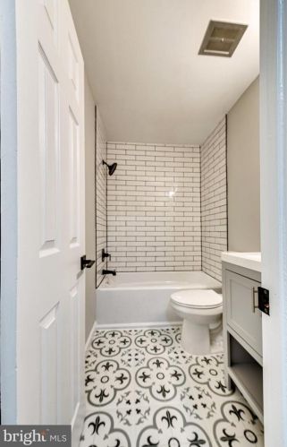 5838 Kara Pl, Springfield VA  22015-3327 exterior