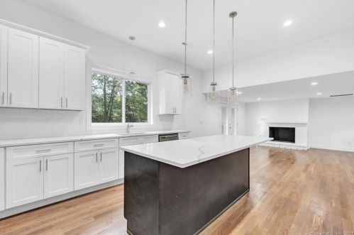885 Main St, Upper Stepney CT  06468-2811 exterior