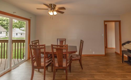 157 Vista Ter, Sycamore IL  60178-1553 exterior