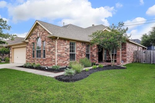 1101 Autumn Brook St, Taylor Lake Village, TX 77586-1749