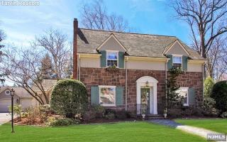 112 Richards Rd, Ridgewood, NJ 07450-1116