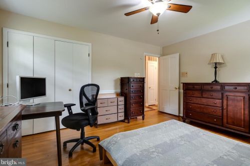 5623 Queensberry Ave, Springfield VA  22151-2711 exterior