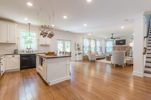 1648 Beacon Hill Blvd, Atlanta GA  30329-2556 exterior