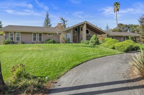 8812 Oaks Dr, Valley Home, CA 95361-2235