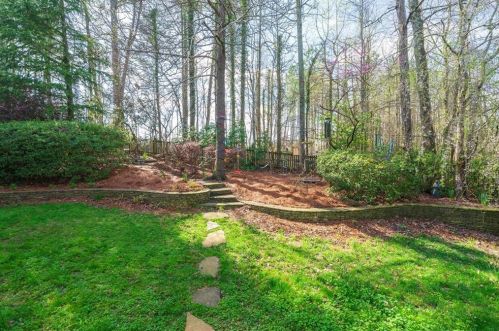 1075 Queensgate Dr, Smyrna GA  30082-6400 exterior