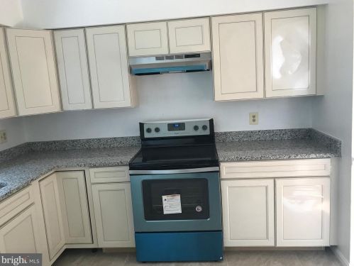 9029 Armendown Dr, Springfield VA  22152-2138 exterior