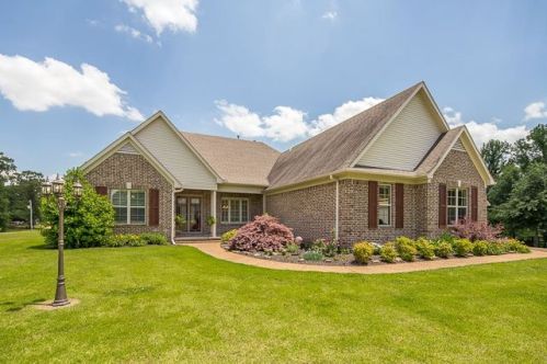 40 Rolling Meadows Rd, Somerville, TN 38068-5682