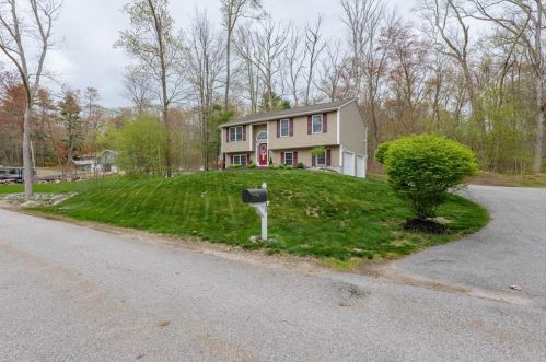 130 Keach Pond Dr, Glocester, RI 02814-2830