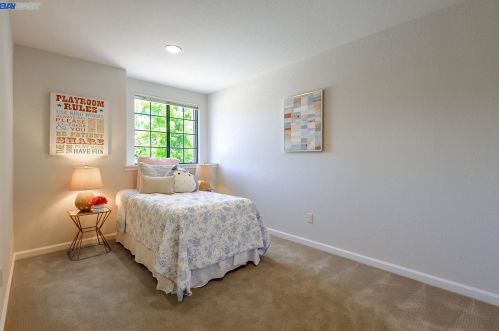 5900 Charter Oaks Dr, Hayward CA  94552-1678 exterior