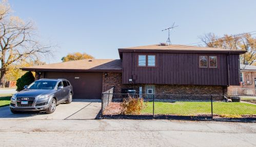 14242 Dorchester Ave, Dolton, IL 60419-1327