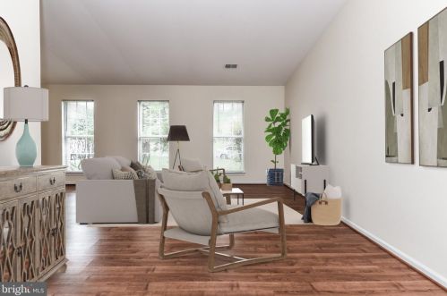 10043 Downeys Wood Ct, Springfield VA  22015-2731 exterior