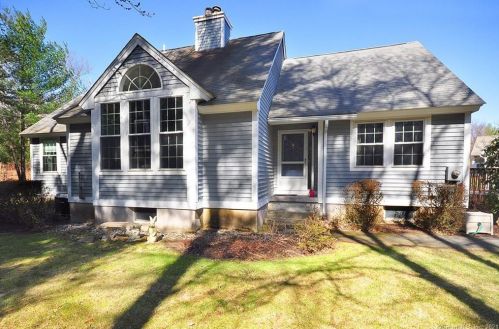 14 Chatsworth Rd, Granby, CT 06035-2420