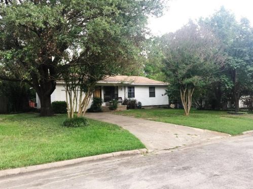 313 Fannin Ave, Bonham, TX 75418-2632