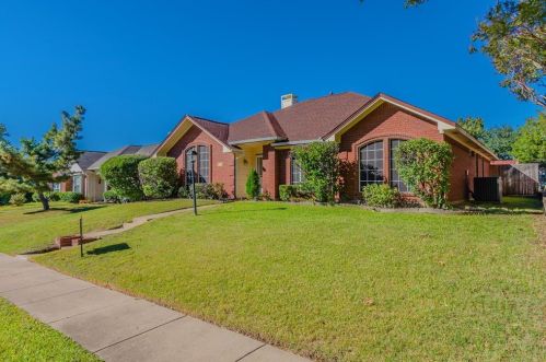 1422 Dudley Dr, Carrollton TX  75007-2769 exterior