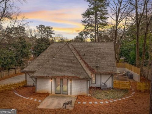 400 Breakwater Rdg, Atlanta GA  30328-1808 exterior