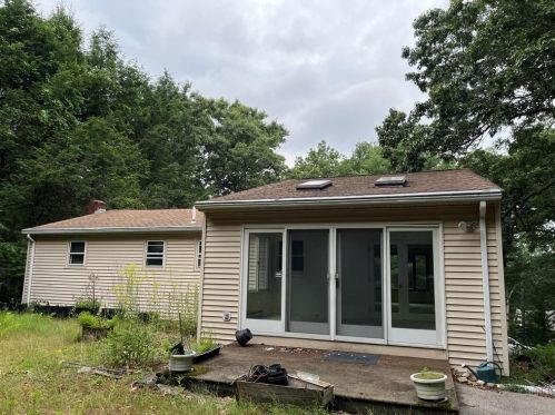 8 Winsor Ave, Providence, RI 02919-1120