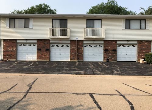 127 Fairlane Ct, Hanover Park, IL 60108-8287