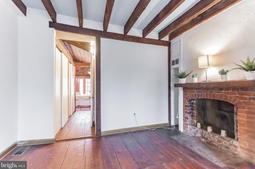 806 Front St, Philadelphia PA 19106-3019 exterior