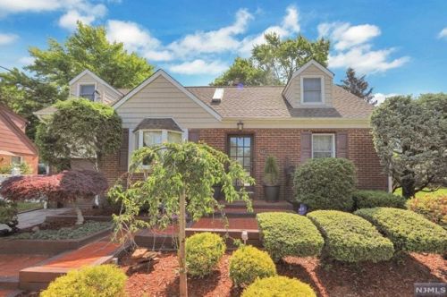 410 Lee Ave, River Edge, NJ 07661-1830