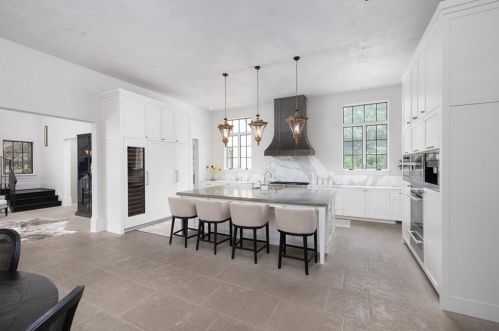 3994 Emma Ln, Atlanta GA  30342-3835 exterior