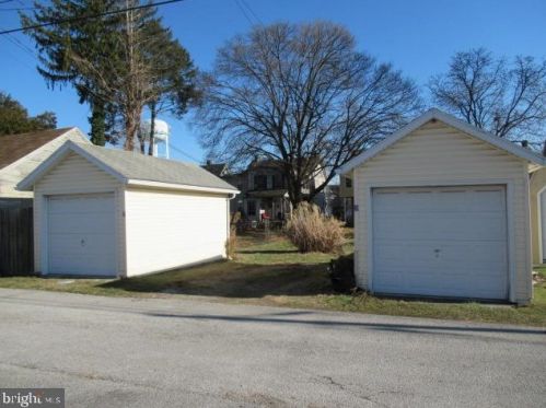 320 Middle St, Hanover PA 17331-3746 exterior