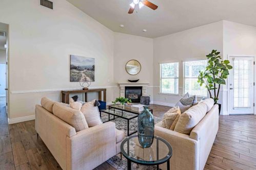 17 Moody Ave, Clovis, CA 93619-7512