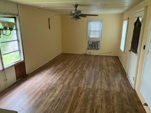 4 Skyland Dr, Locust Grove, GA 30248-3894