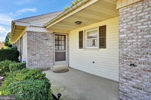 2180 Kolb Dr, Lancaster, PA 17601-5726