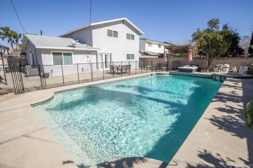 2418 Royal Ave, Simi Valley CA 93065-4759 exterior