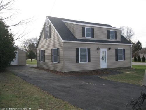 33 Military Ave, Fairfield, ME 04937-1140