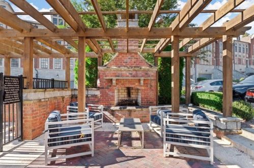 2912 Hermance Dr, Atlanta GA  30319-2704 exterior